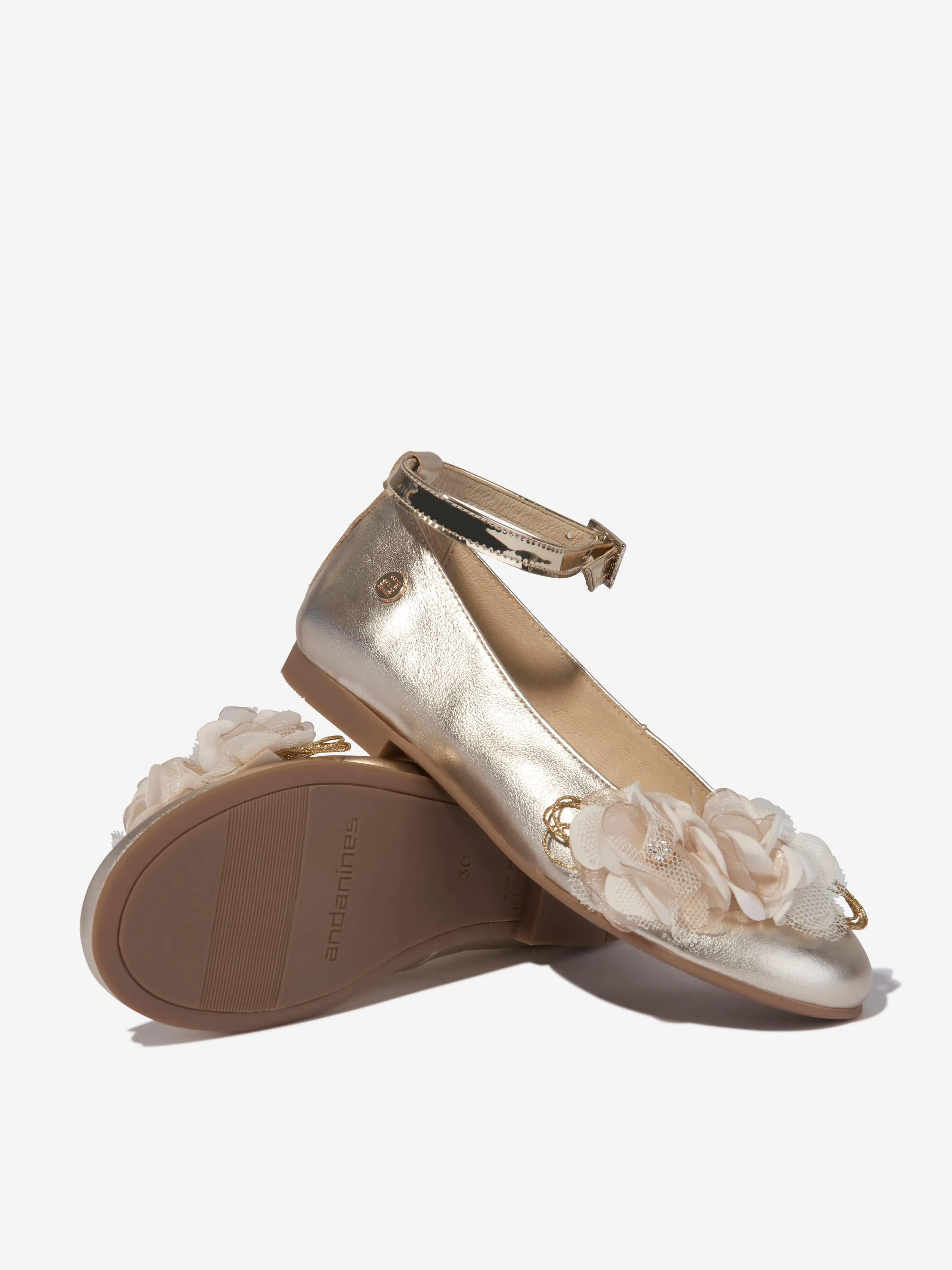 Andanines Girls Leather Pumps With Ankle Strap in Gold