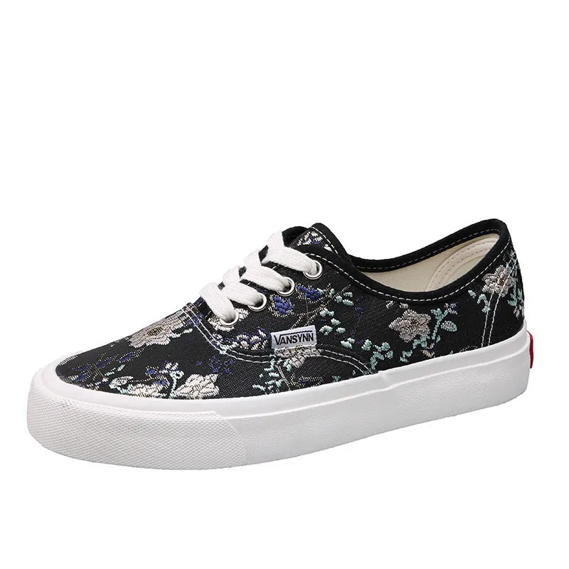 Charming Casual Design Flower Embroidered Female Canvas Shoes