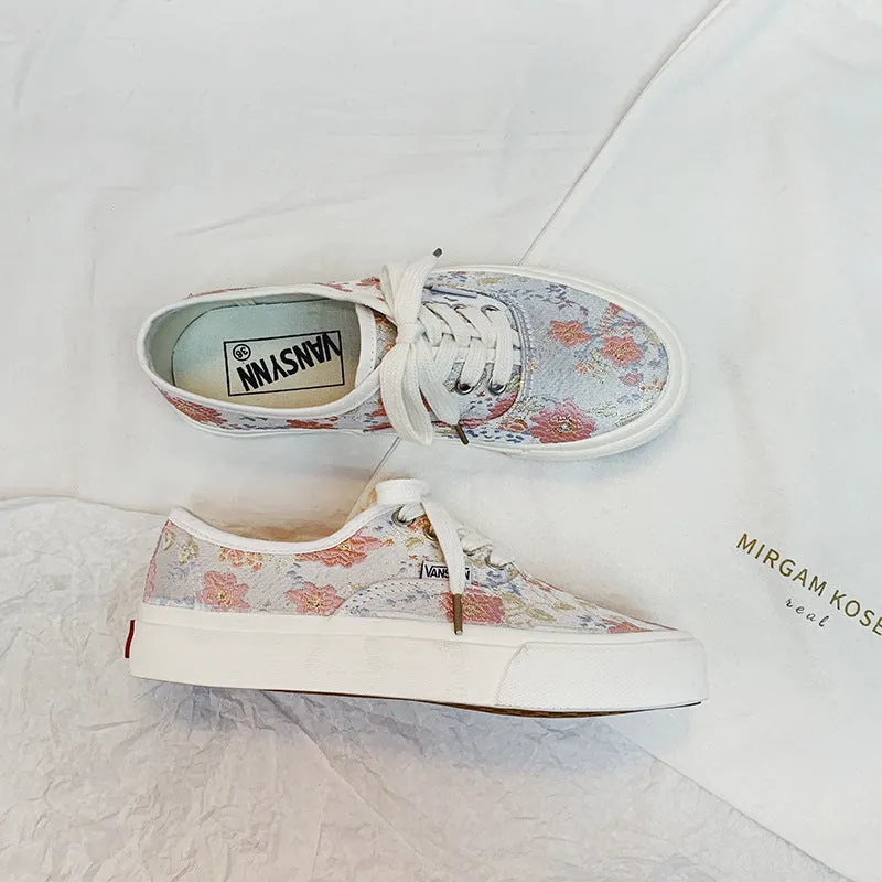 Charming Casual Design Flower Embroidered Female Canvas Shoes