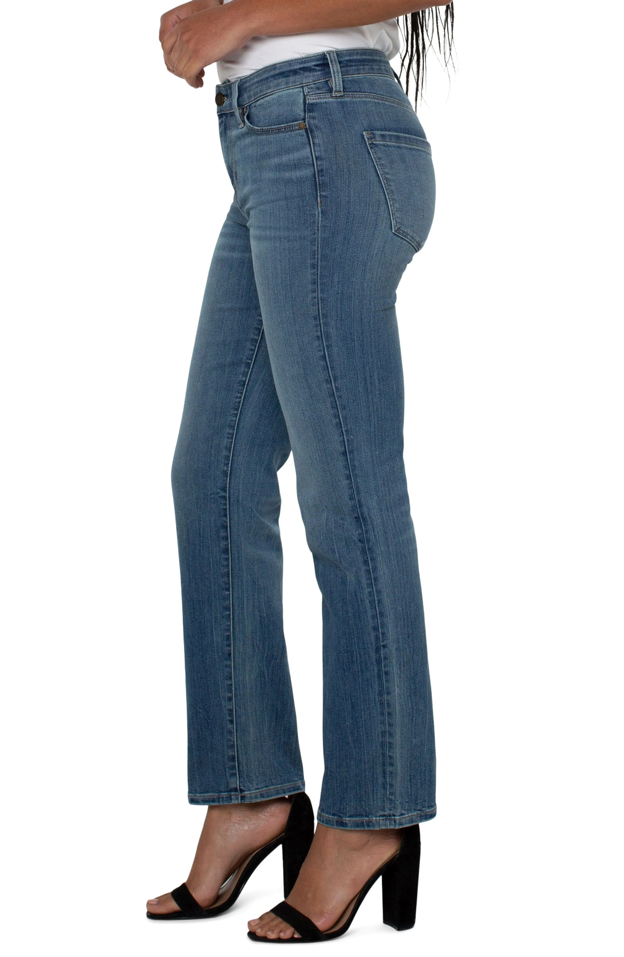 CLASSIC STRAIGHT HIGH RISE JEAN