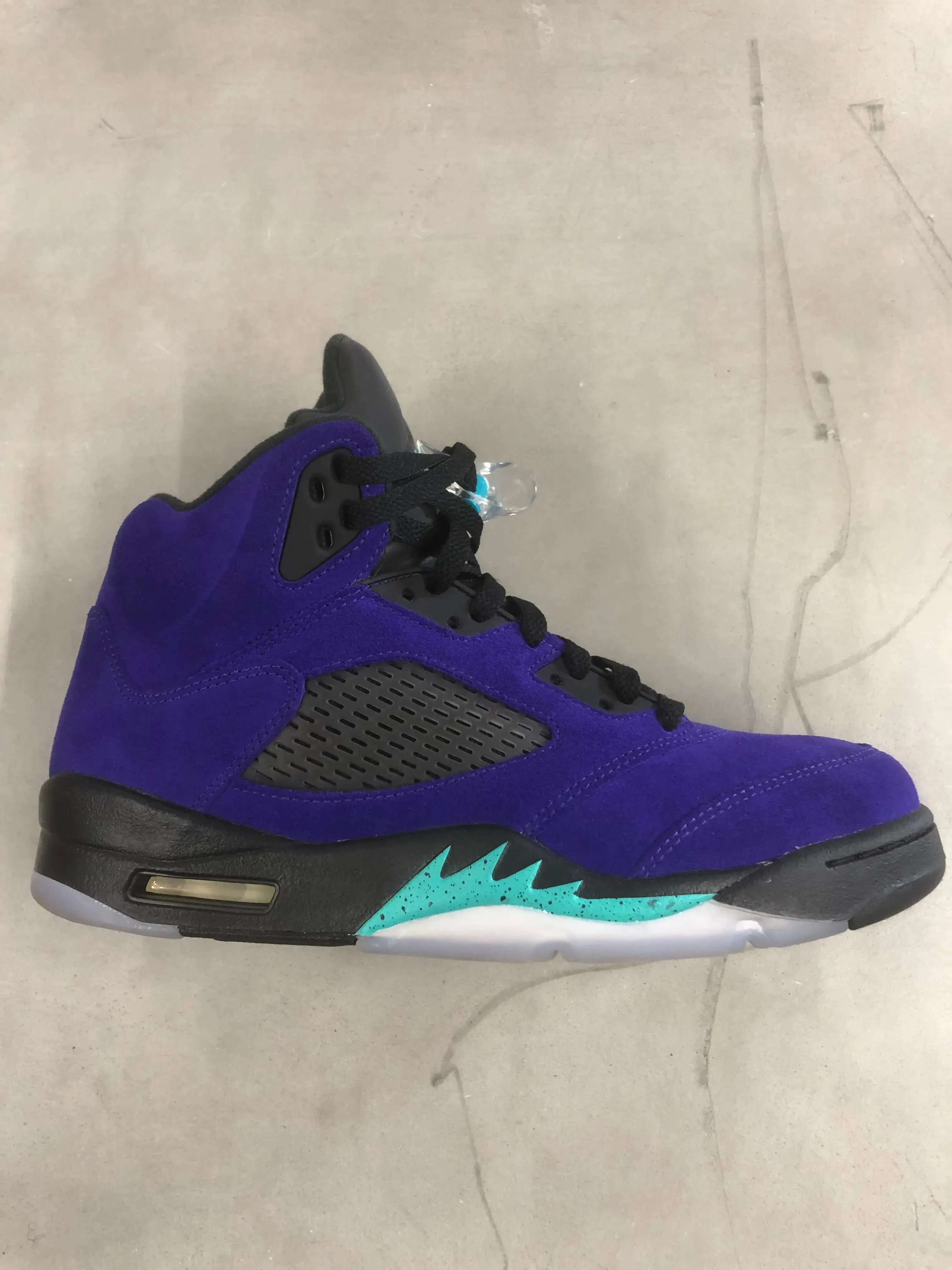 Nike Air Jordan 5 Retro Alternate Grape [USED]