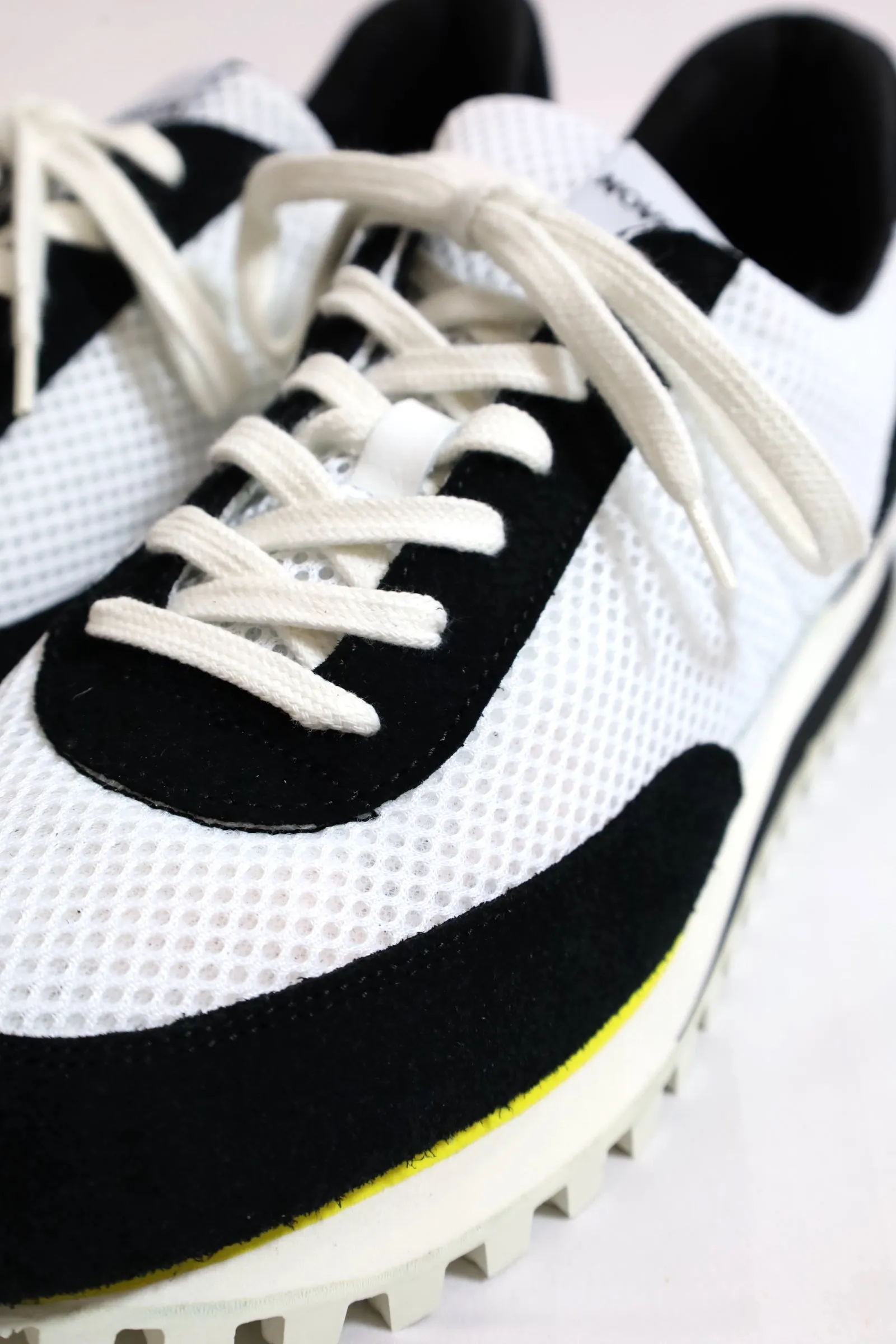 NOVESTA / MARATHON RUNNER TRAIL BLACK/WHITE