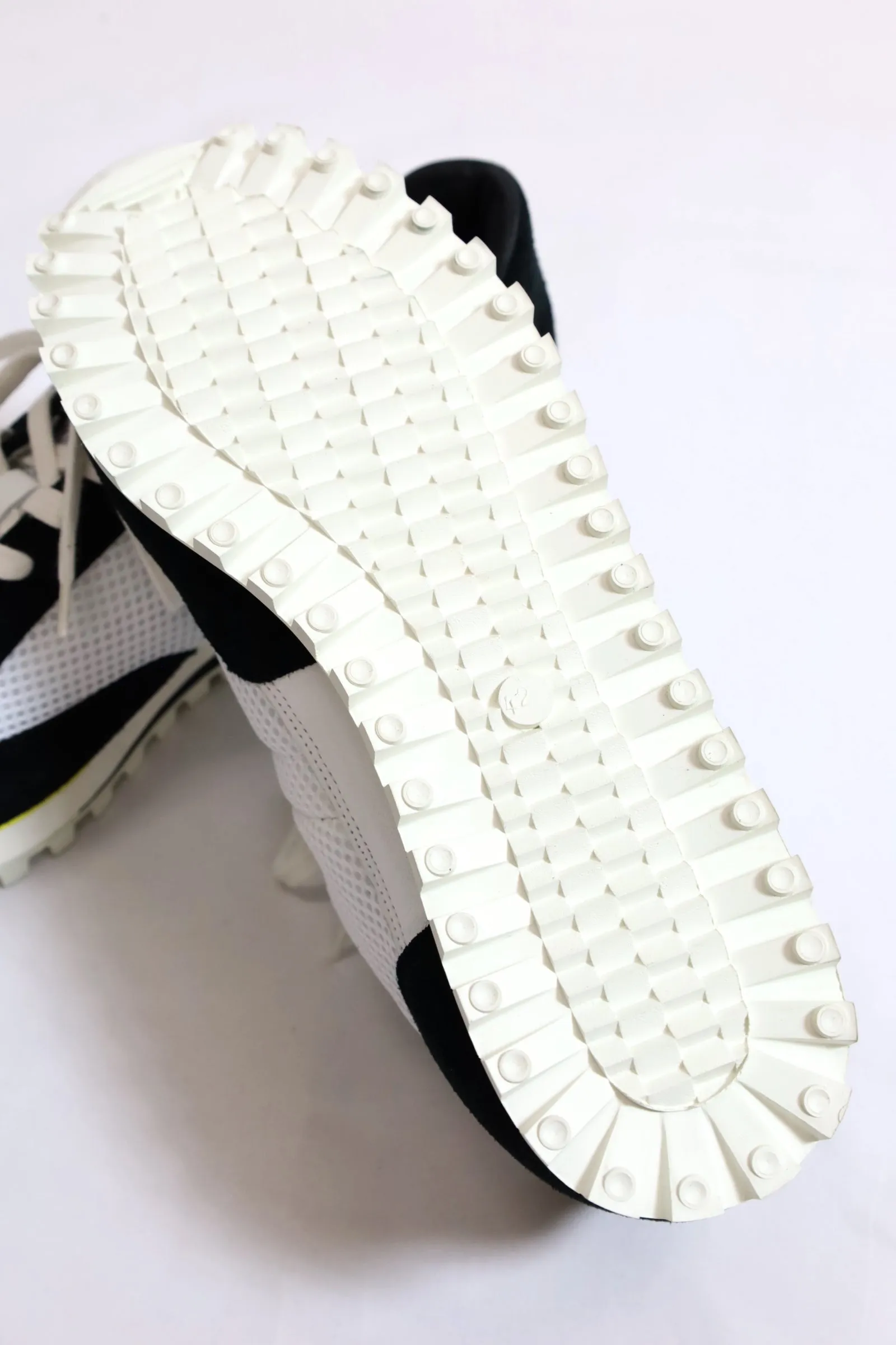 NOVESTA / MARATHON RUNNER TRAIL BLACK/WHITE