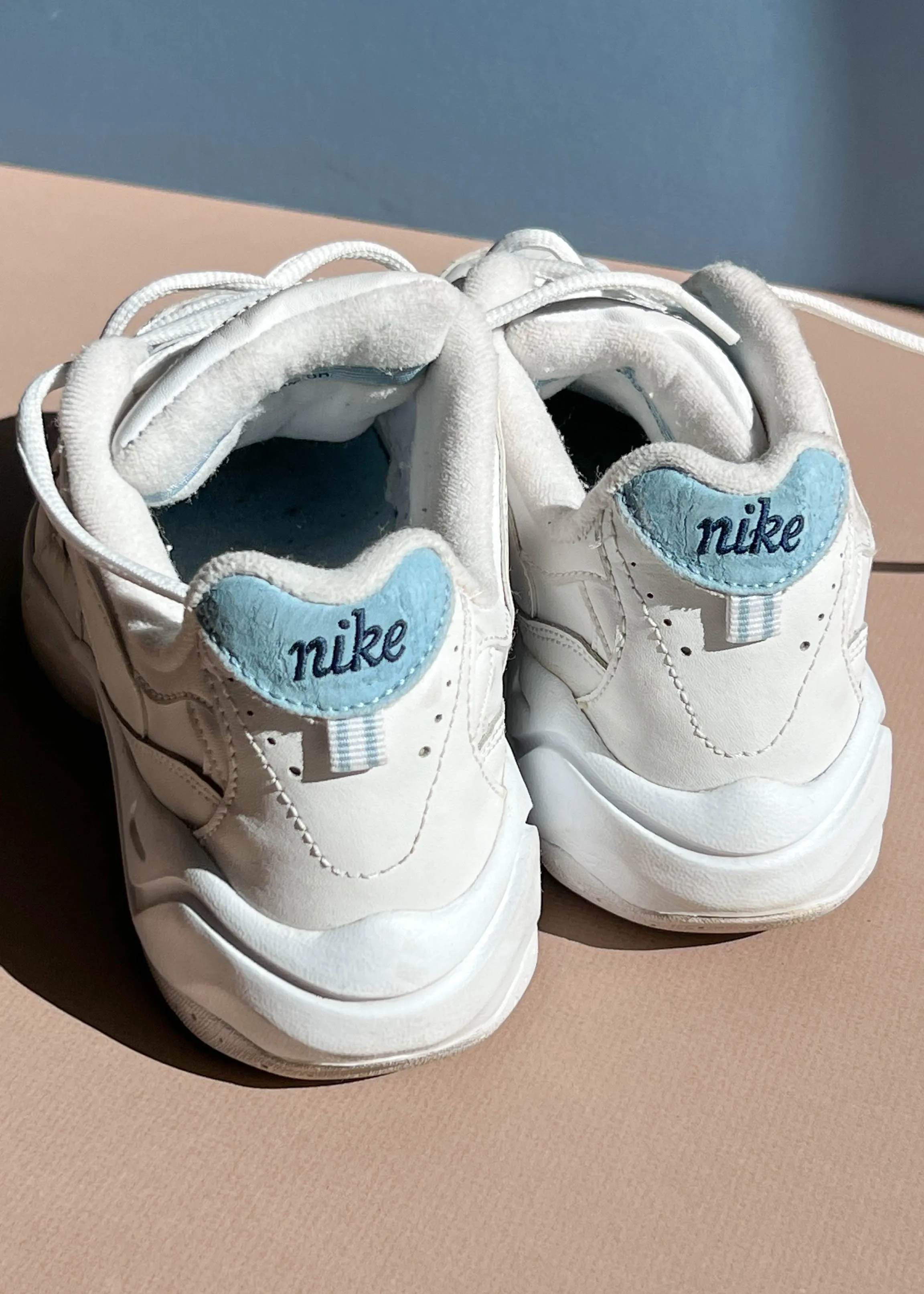 Vintage Blue & White Nike Running Shoes (9)